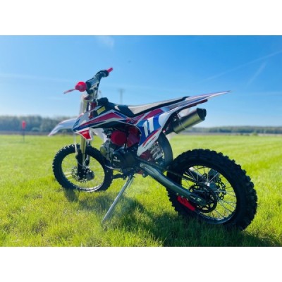 Dětská benzínová motorka Pitbike Leramotors Shark 125cc 4T 17/14 červená